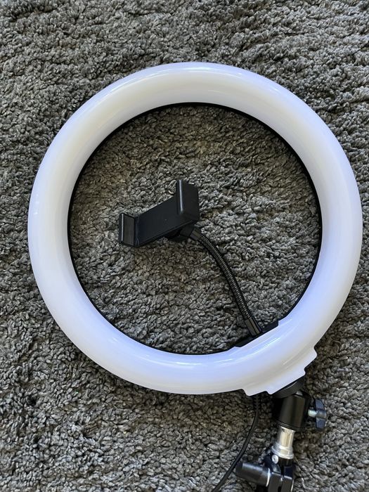Lampa pierścieniowa LED z uchwytem na telefon
