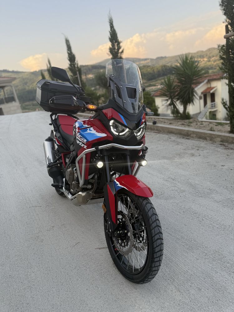 Honda Africa Twin. (COMO NOVA)