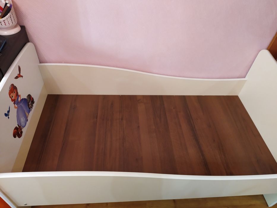 Дитяче ліжко для дівчинки