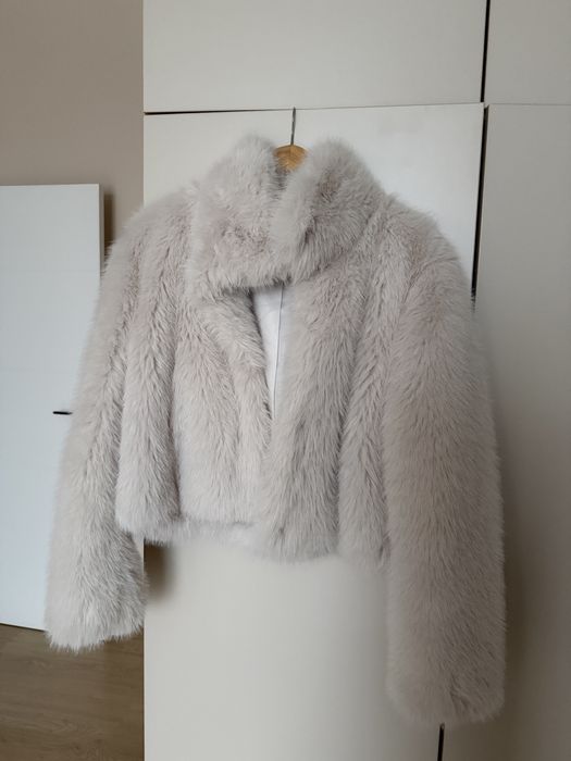 Шуба короткая белая из исскусивенного меха Zara