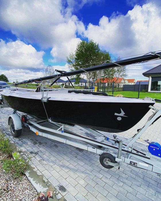 Jacht żaglowy KIELZUGVOGEL idealny do nauki i pierwszych regat dł 5,8m