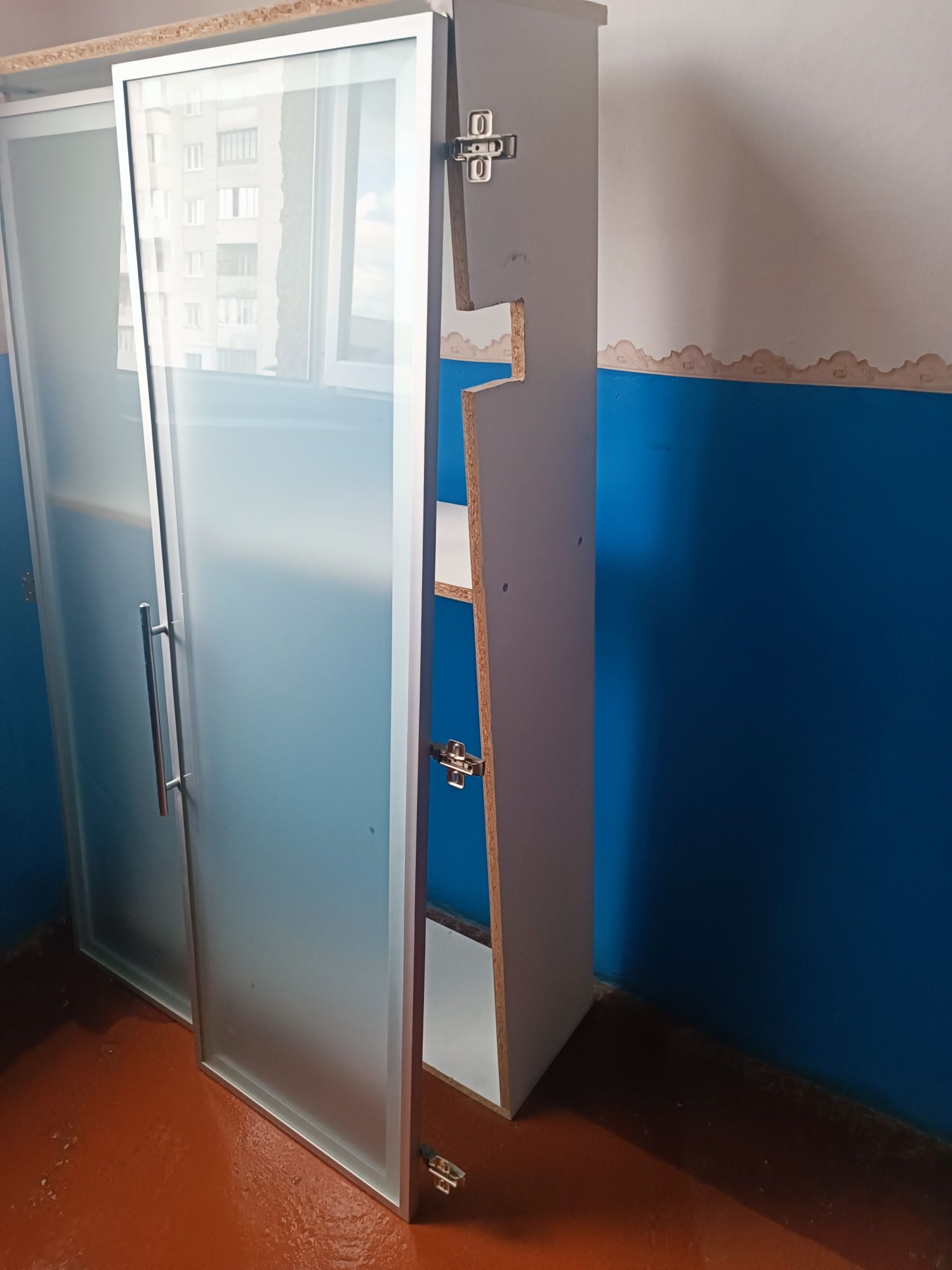 Продам шафу з дверима