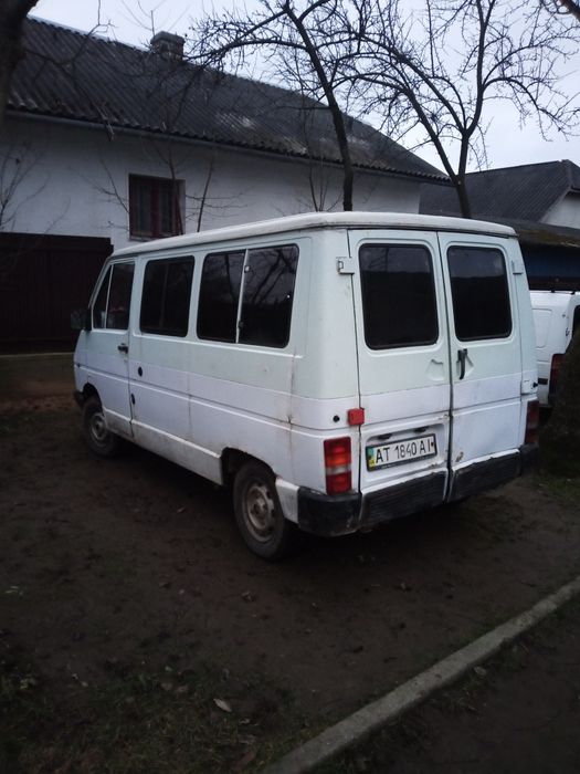 Продам бус Рено трафік