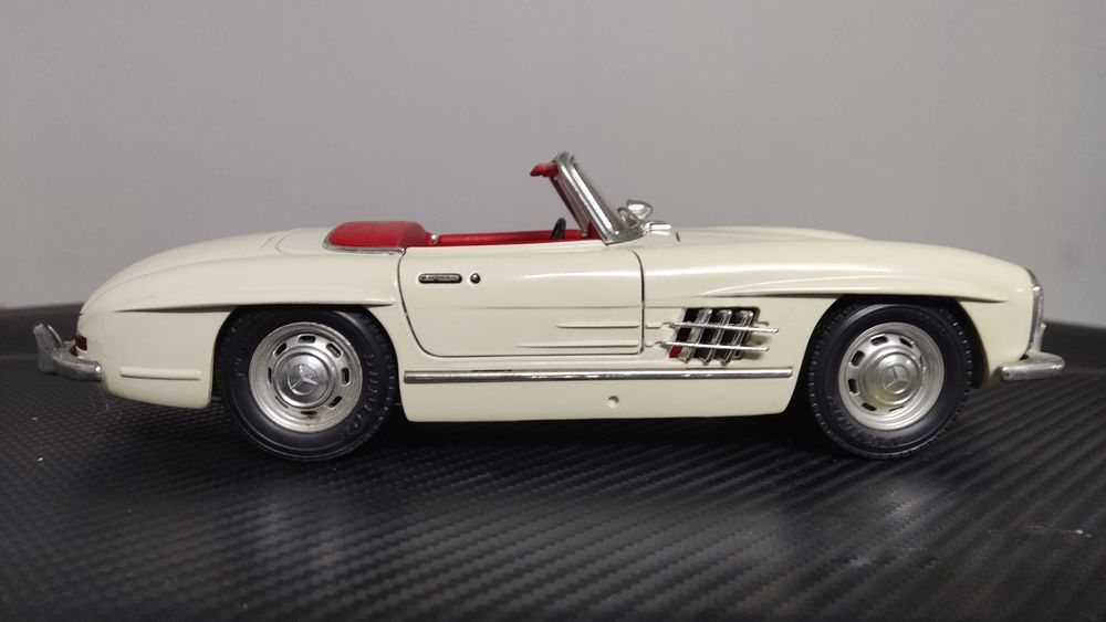 Burago 300SL ROADSTER SPIDER 1957 1/18