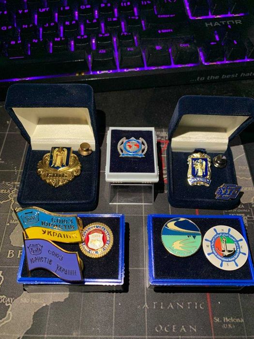 Колекційні рідкісні значки, піни