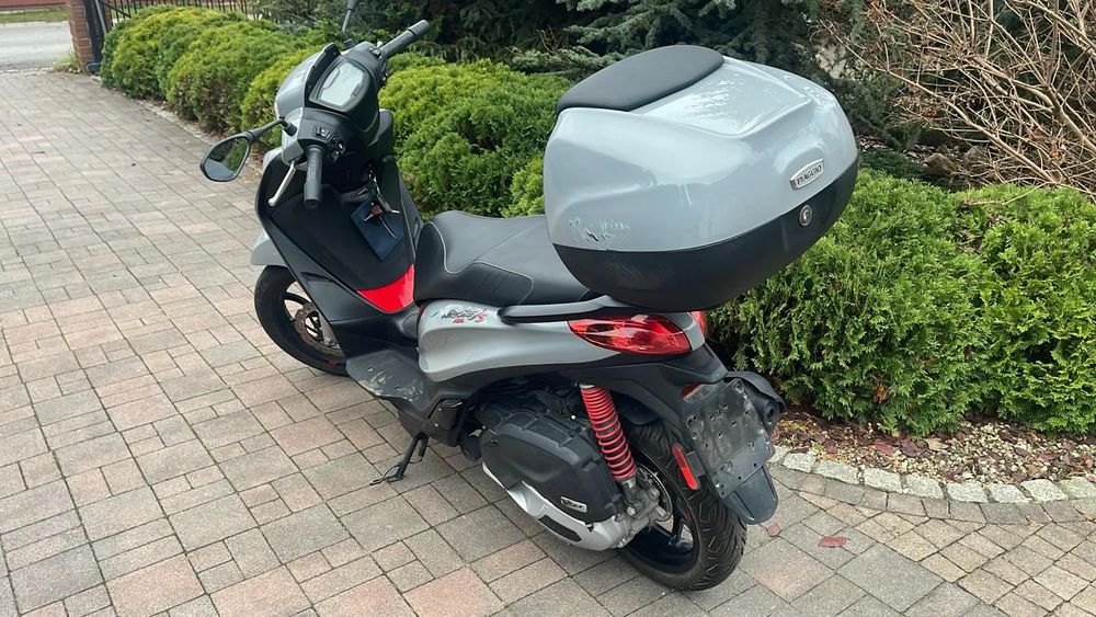Piaggio Medley Super stan nowoczesne wykonanie wraz z modnym kolorem