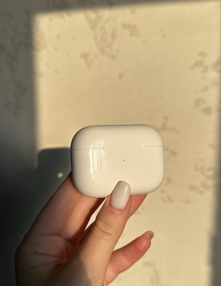 Зарядний кейс MagSafe Charging Case for AirPods Pro