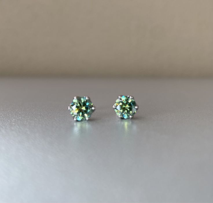 Муасаніт конкурент діамантів синьо-зелений пусети муассанит