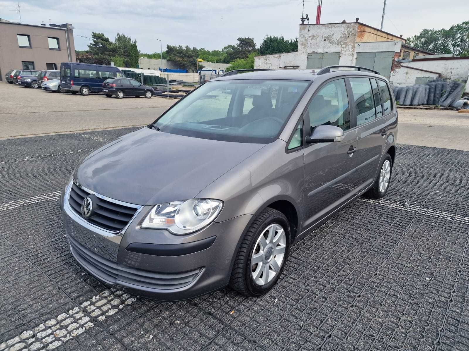 VW Touran benzyna 1.6 MPI 102, 2007r Lift 7 os. Alu-felgi Bezwypadkowy