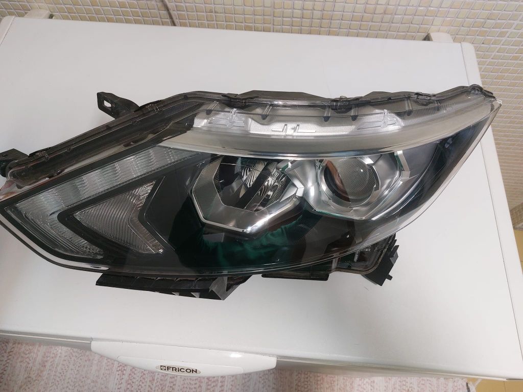 Farol Esquerdo Nissan Qashqai