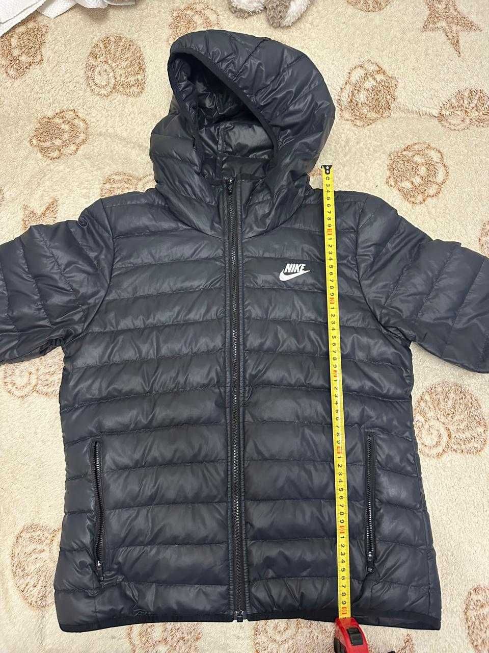 Куртка Nike жіноча