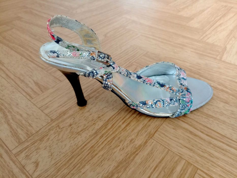 Buty damskie brokatowe