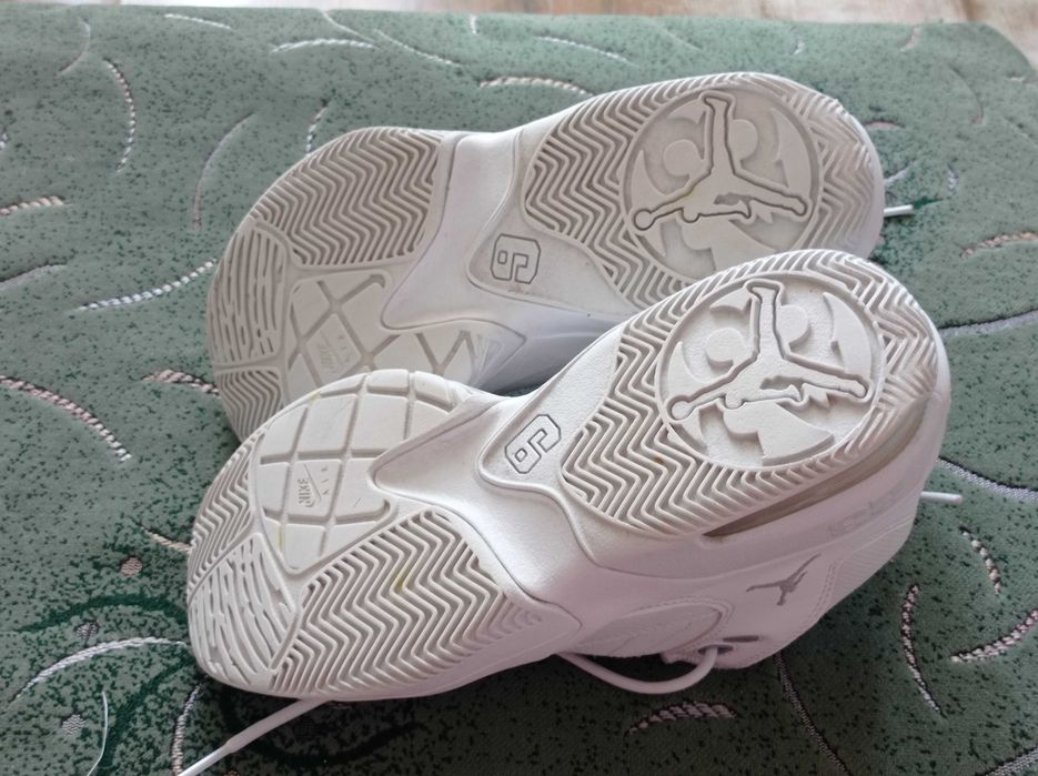 Кроссовки кожаные Nike Air Jordan оригинал размер-36,5 стелька-23,5 см