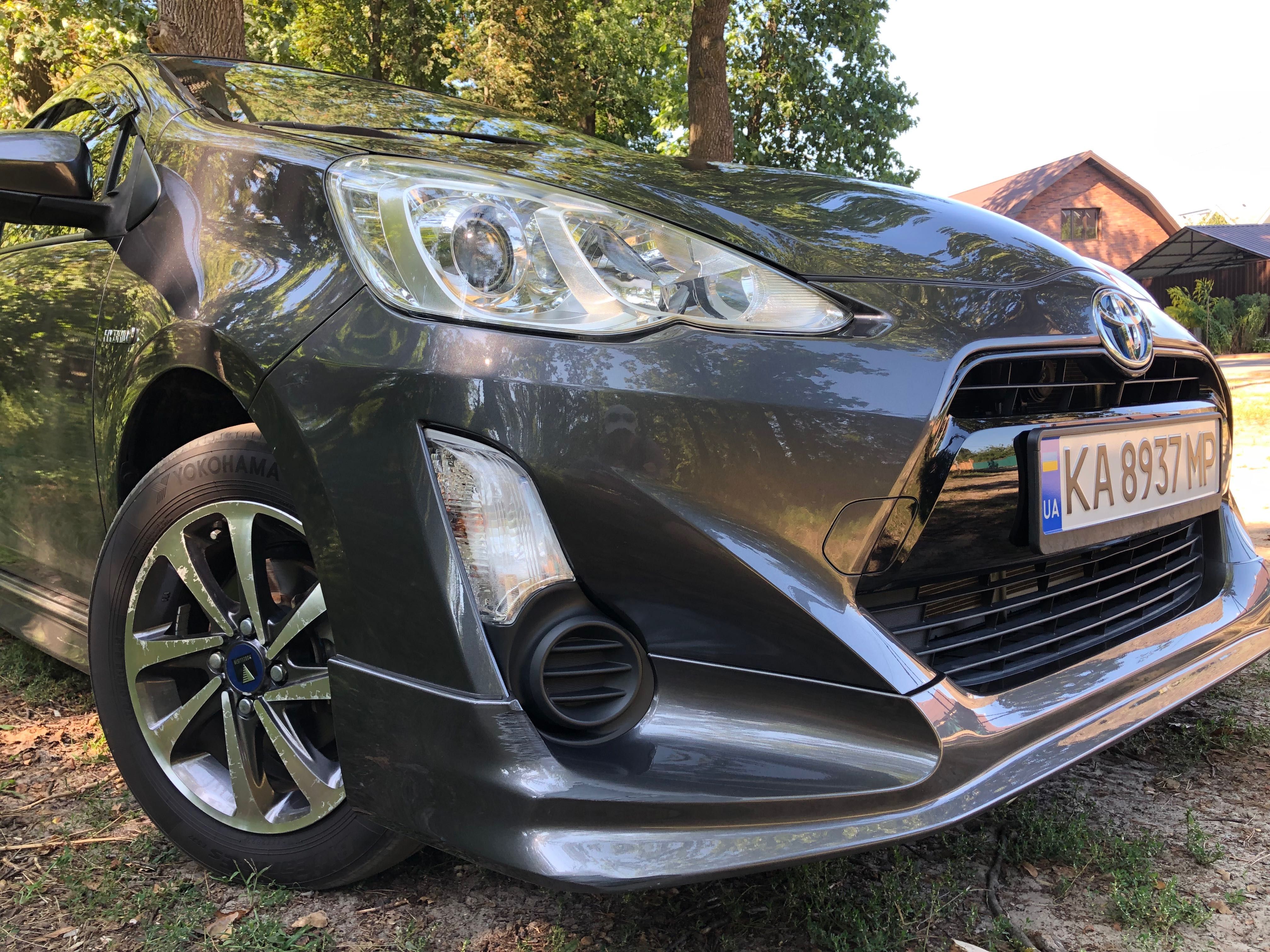 Продам авто Toyota Prius C гібрид