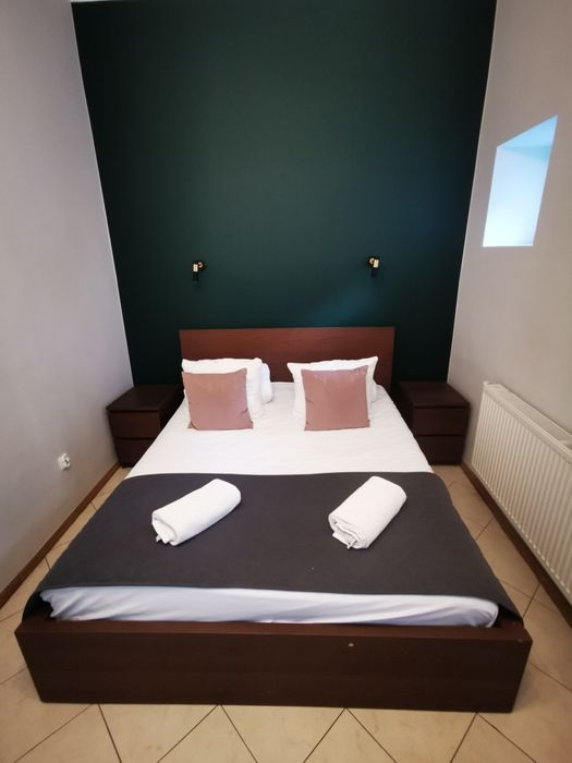 Łóżko do sypialni z materacem (160-180cm 6szt)