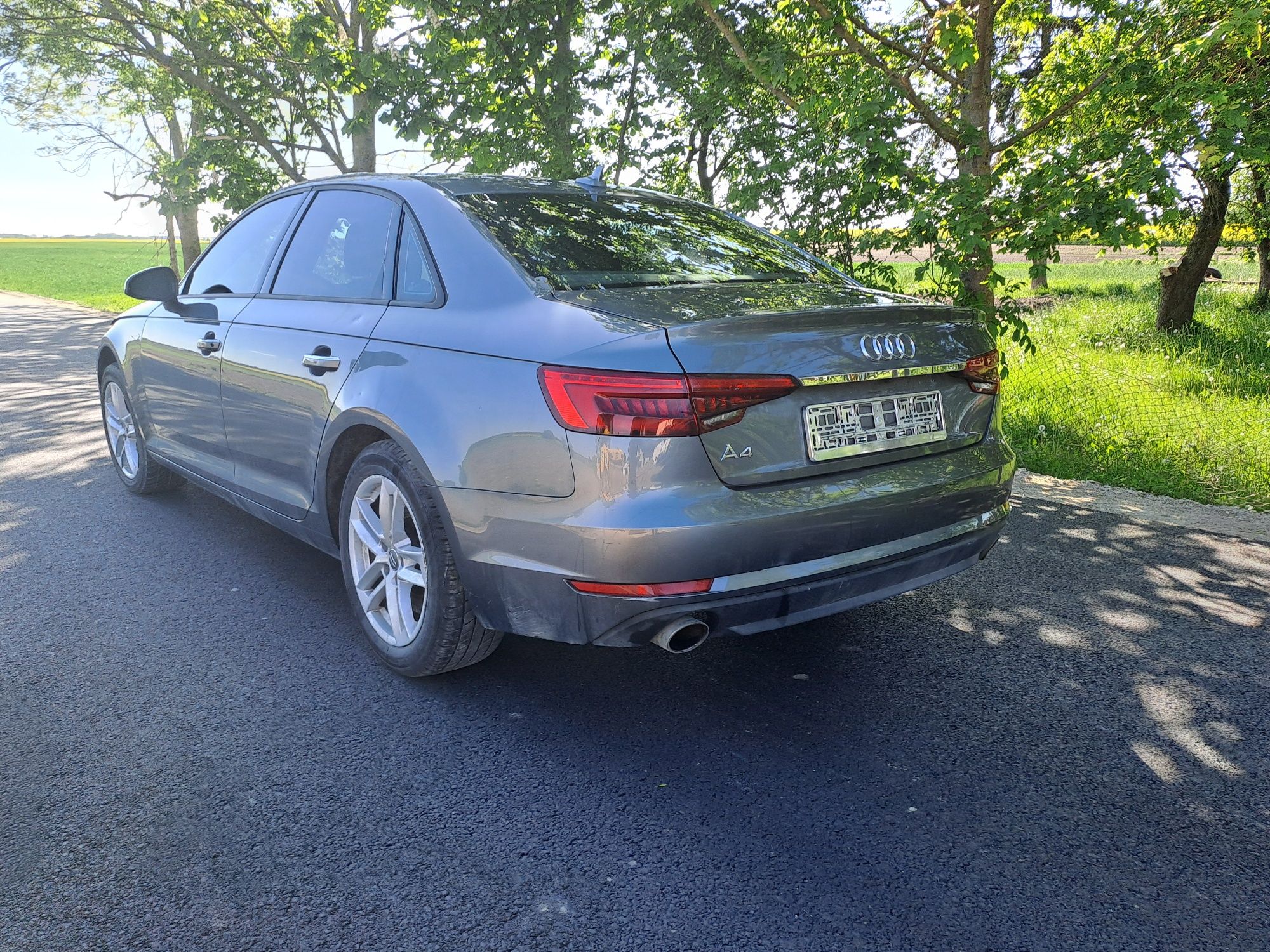 Audi a4 b9  252km