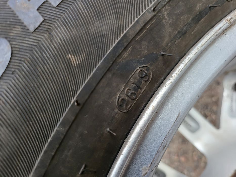 2x Opony zimowe 235/65/17 104T Viatti, 2019rok bieżnik 9mm