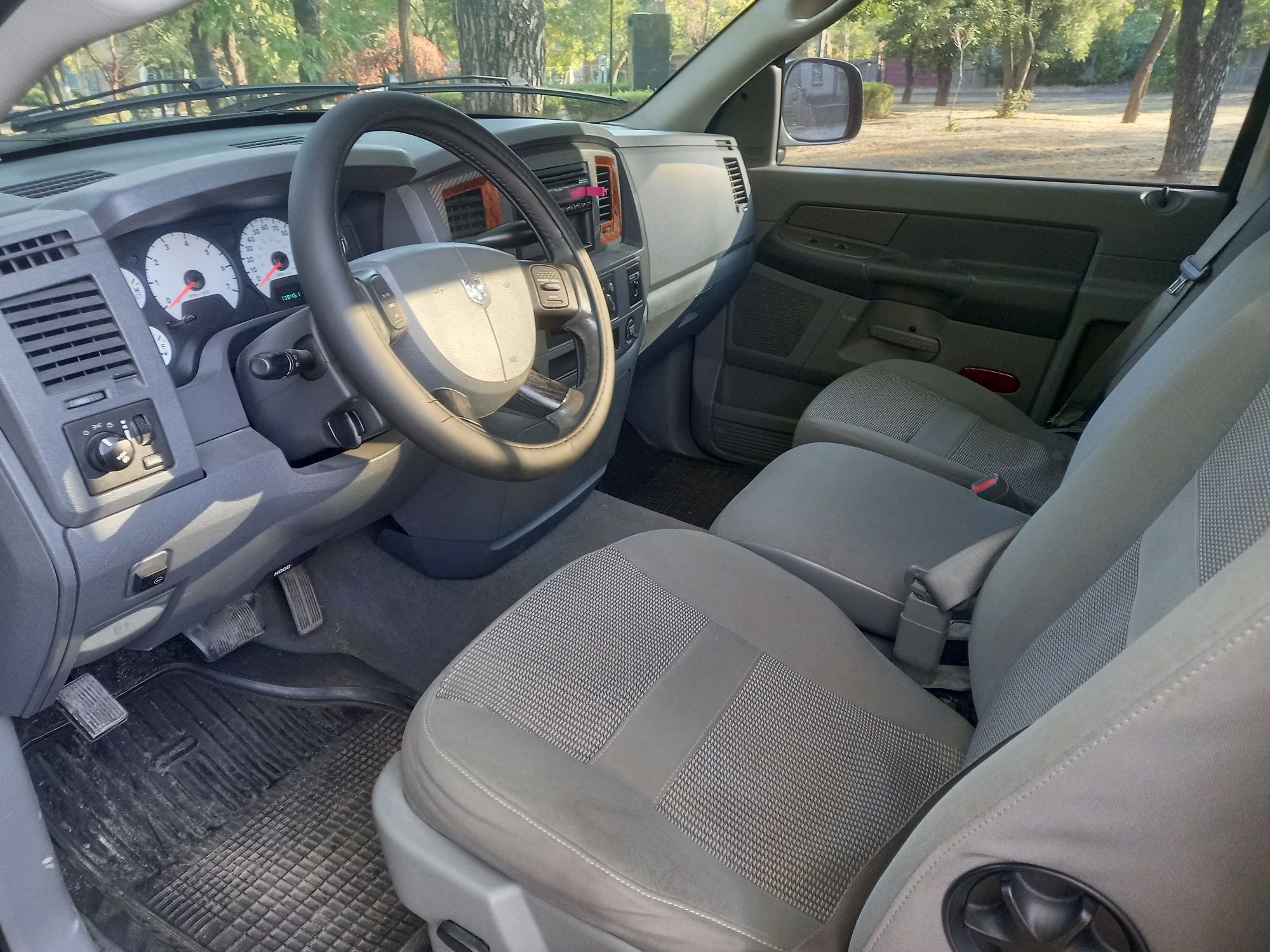 Рам 1500.  5.7 газ/бенз