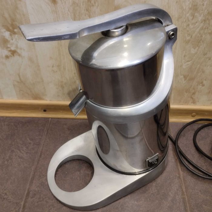 Соковыжималка для цитрусовых Remida (Италия)