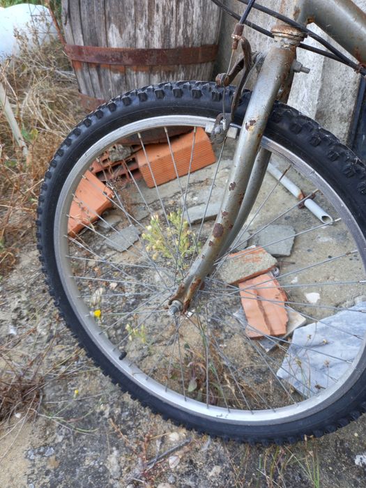 Bicicleta usada está parada a 2 anos