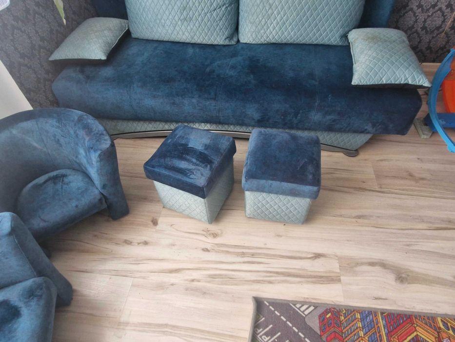 Sofa, 2 pufy, 2 foteliki dziecięce