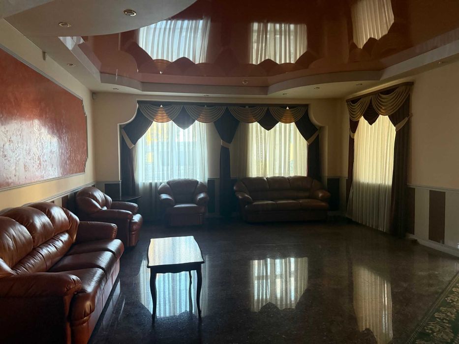 Продається 5-поверховий офісний центр з ремонтом у Вінниці