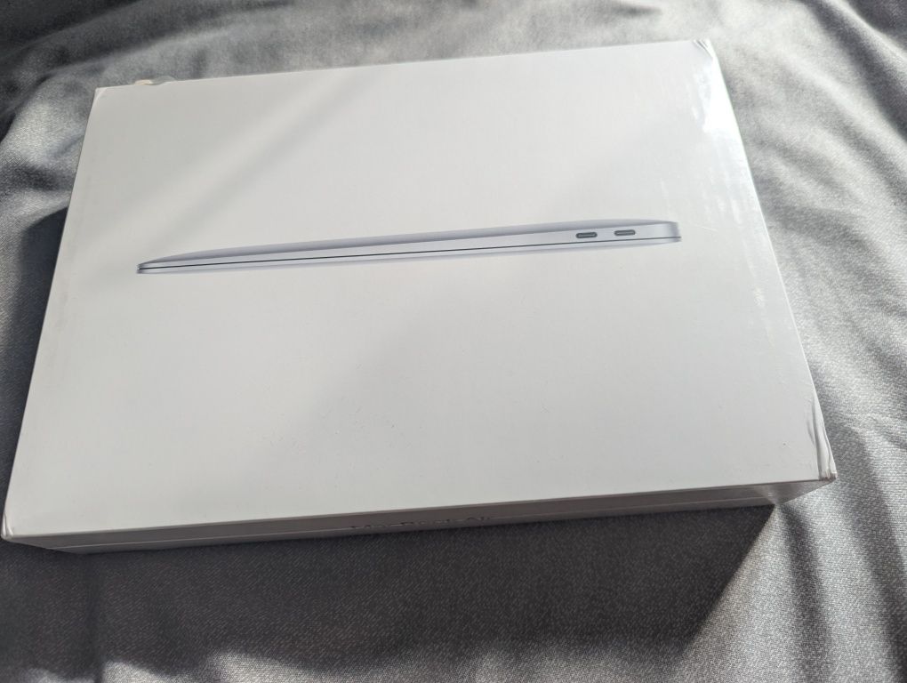 Ноутбук Apple MacBook Air 2020 M1/8-256gb/USA Состояние 9/10 
Полность