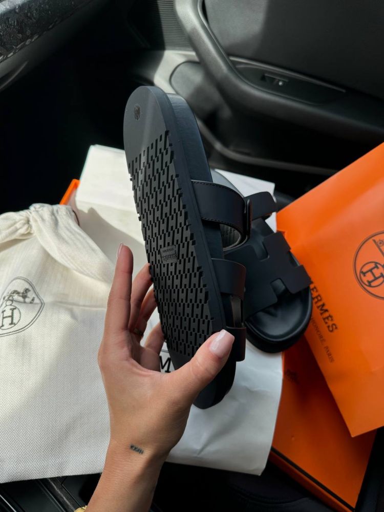 Klapki Hermes slippers black