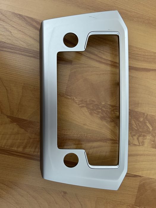 Продам рамку дисплея на Volkswagen Passat B8 в гарному стані