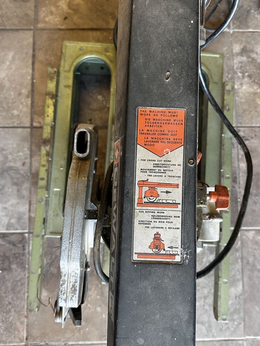 Serra circular de braço radial Dewalt