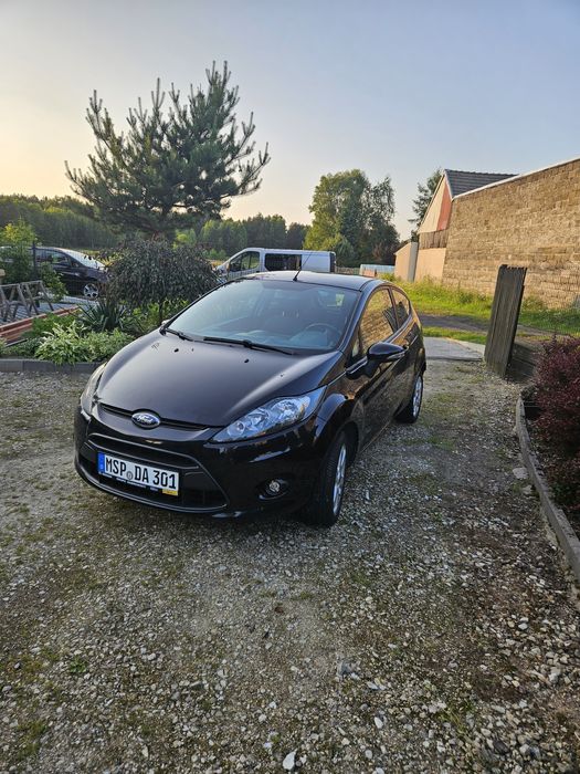 Ford fiesta mk7  1,25  czarny metalik ,klima , elektryka