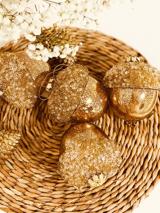 Скляні іграшки на ялинку