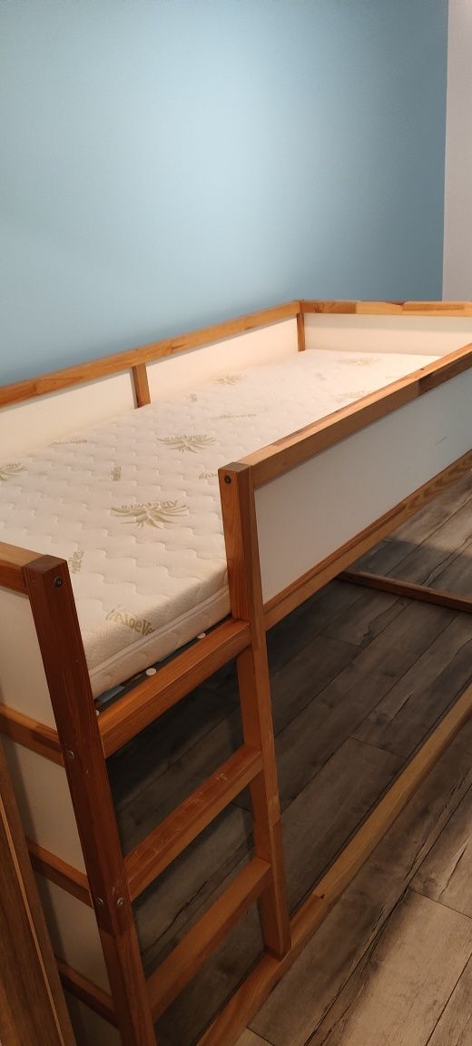 Łóżko Ikea Kura z materacem + baldachim