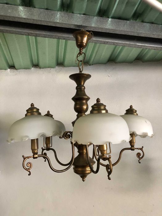 Candeeiros de teto e de mesa