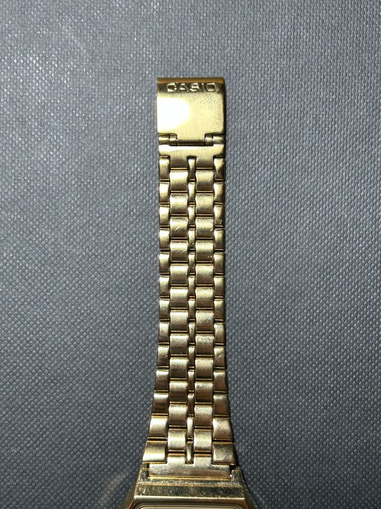 Casio vintage dourado