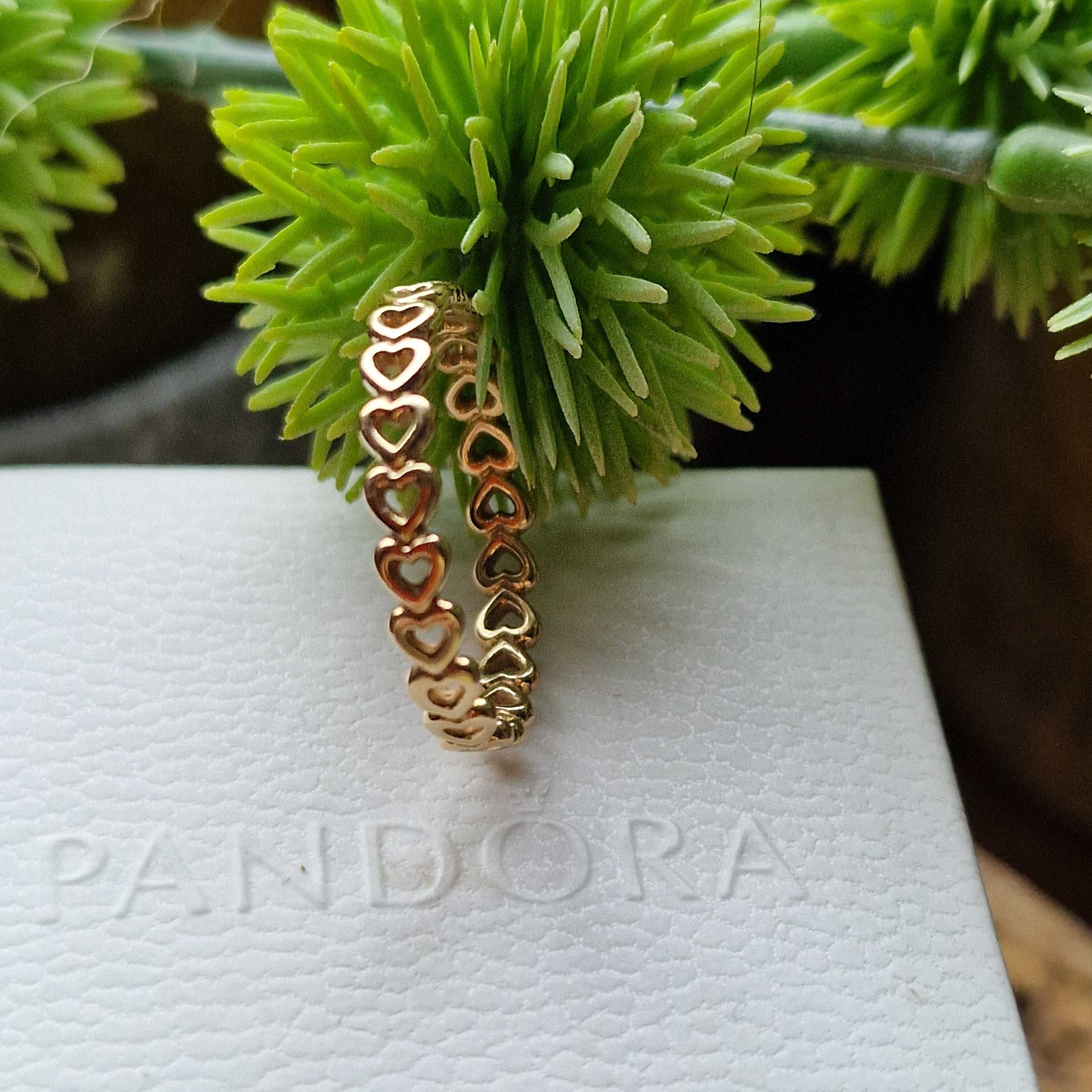 Pandora pierscionek serduszko złoto 585