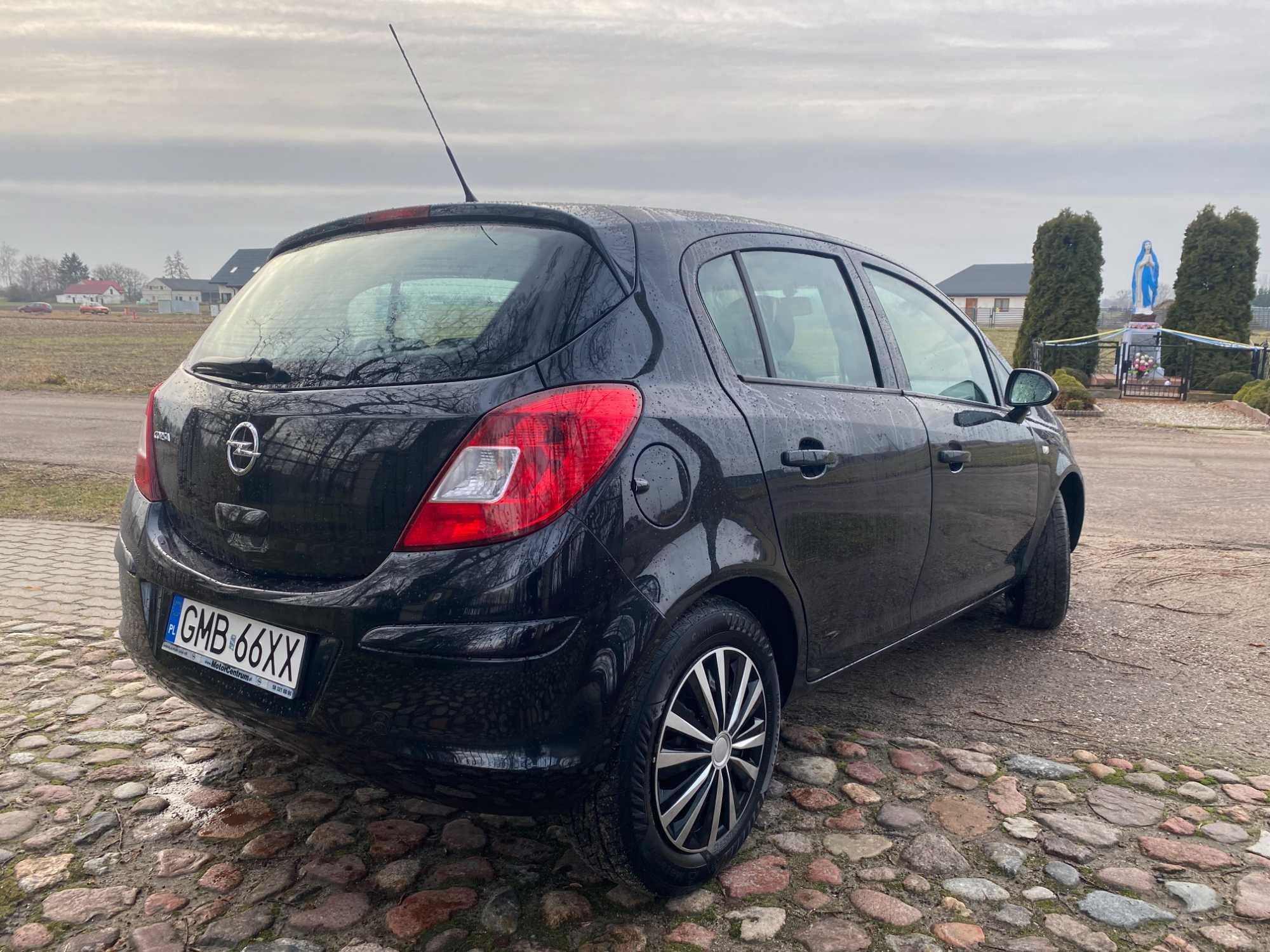 Opel Corsa D 1.2 benzyna - niski przebieg, klimatyzacja, salon Polska