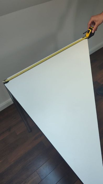 USM Haller, stół trójkątny, szwajcarska marka