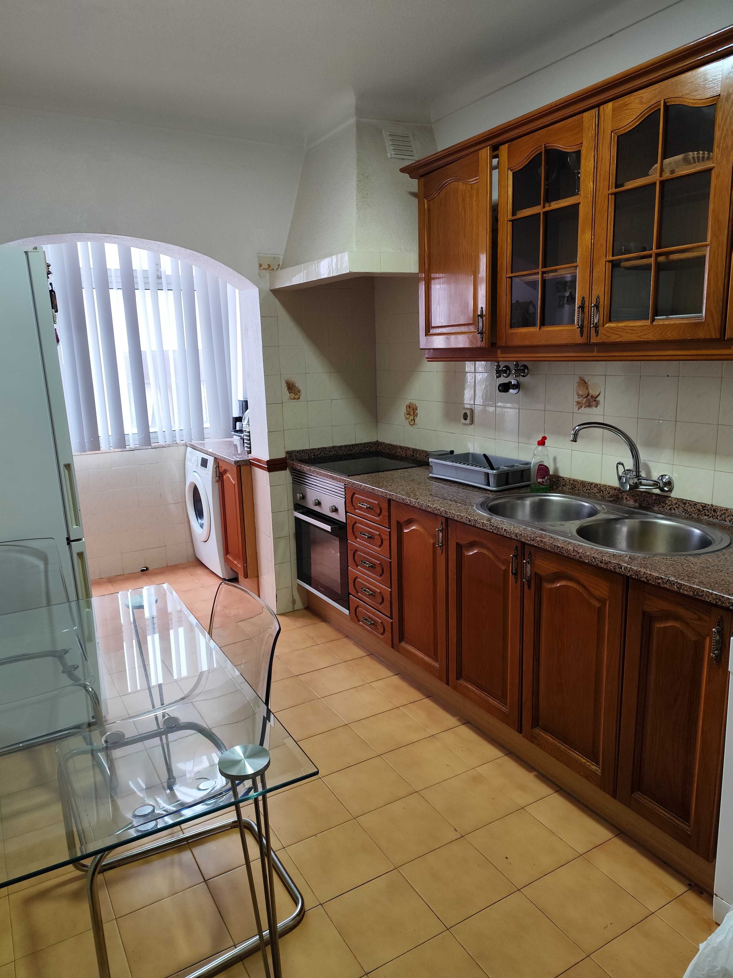 Quarto tipo suite, para arrendar