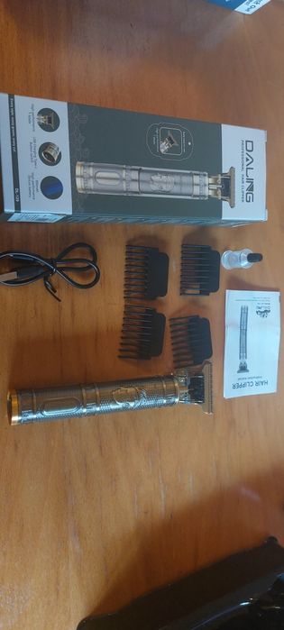 Aparador de Cabelo Daling Modelo DL-129