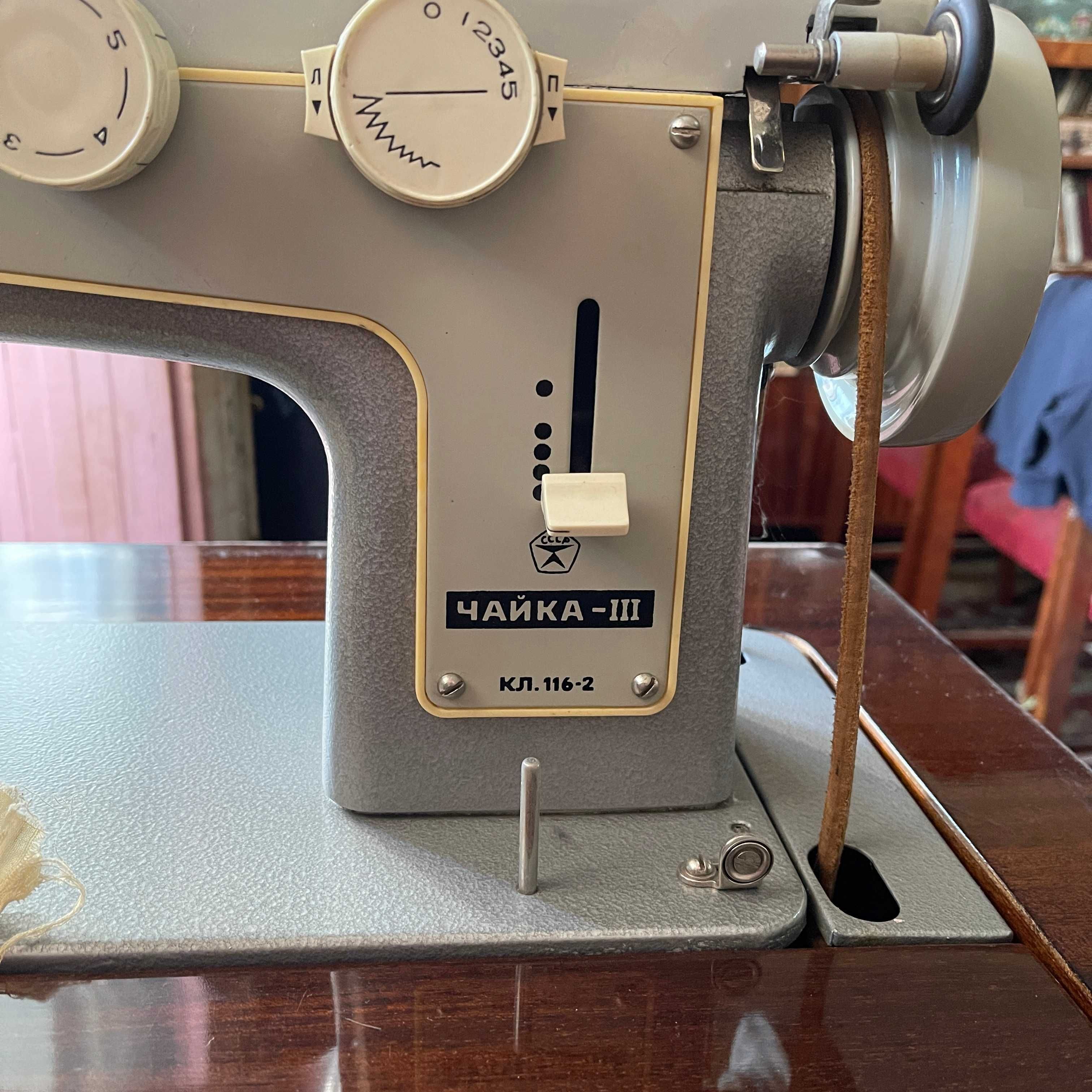 Швейна машина Чайка ІІІ ЗІГ ЗАГ на тумбі Клас 116-2 електро привід