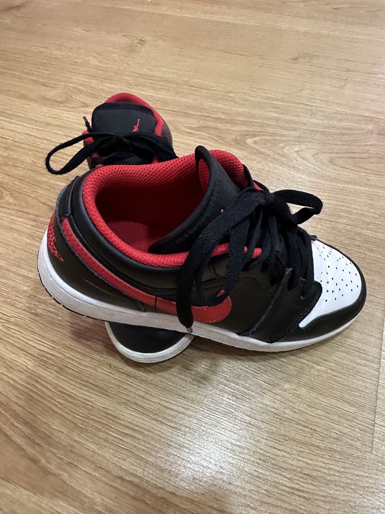Nike Jordan Black/Red EU38 / UK5