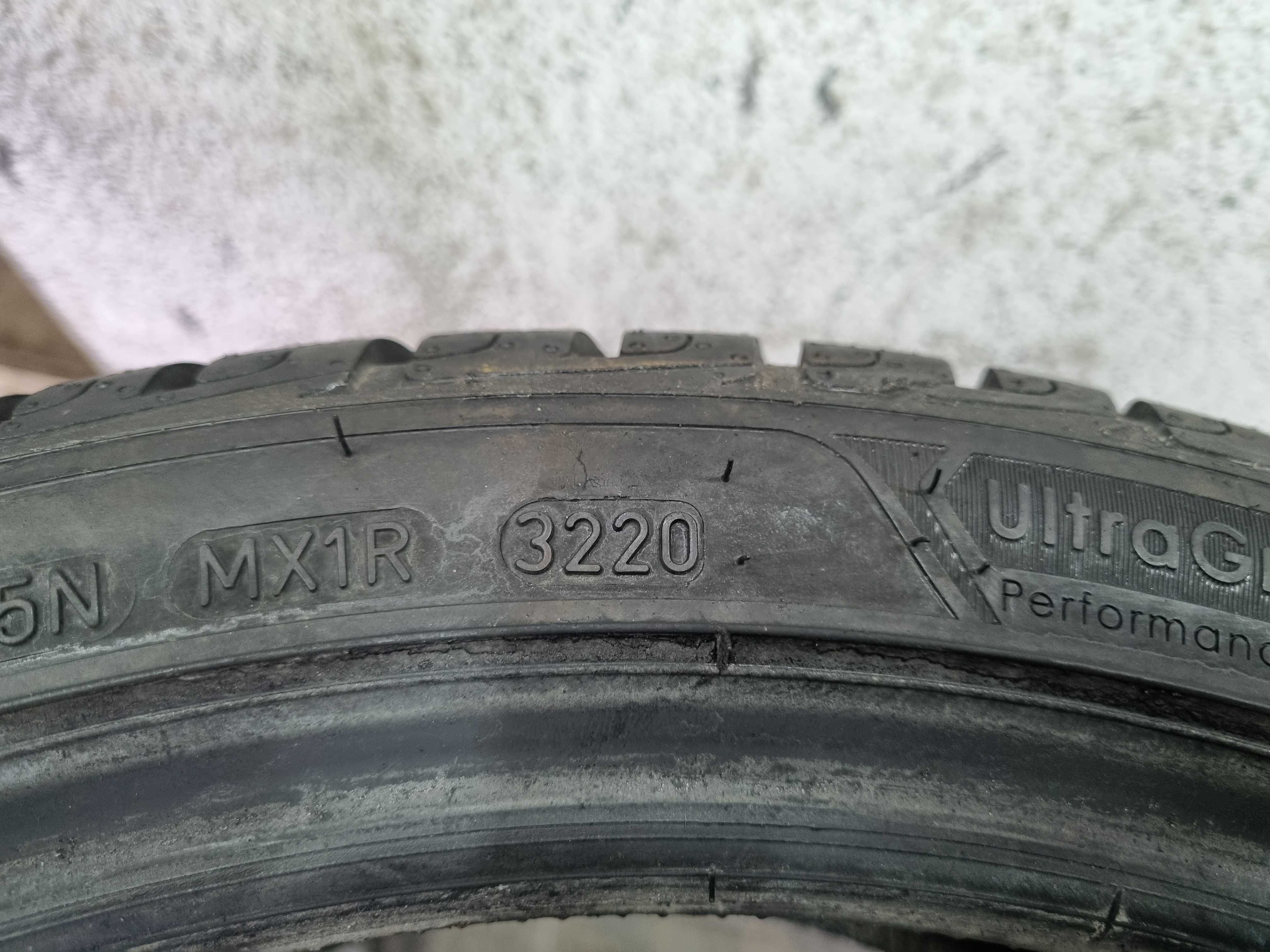 225/40/18 92V Goodyear UltraGripPefromance + D.3220