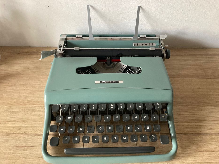 Máquina de escrever  **  Olivetti 22