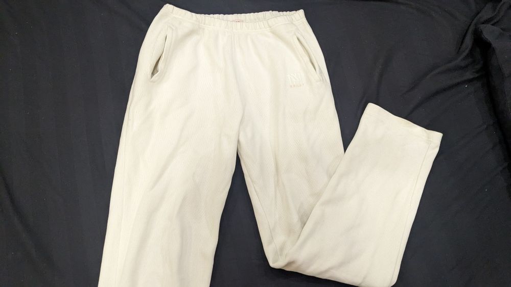 чорні джинси скейтери