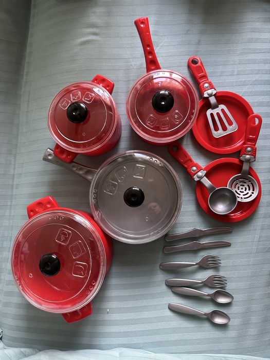 Дитяча посудка.