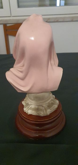 Vendo duas estatuetas antigas