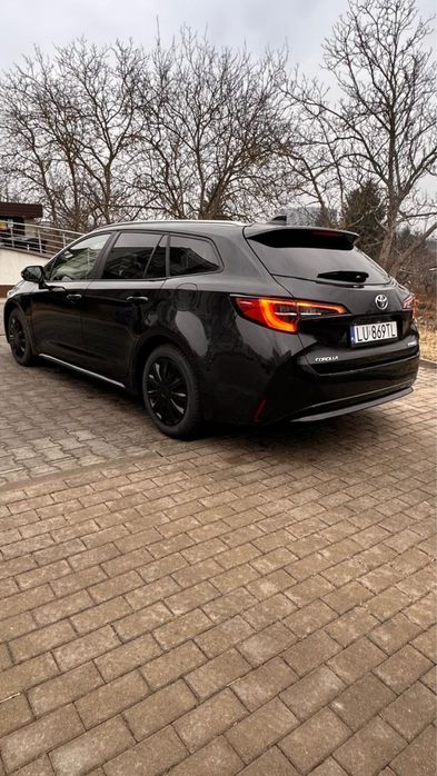 Toyota Corolla 2022 Hybryd hybryda benzyna 1.8 kombi przebieg 32tys km