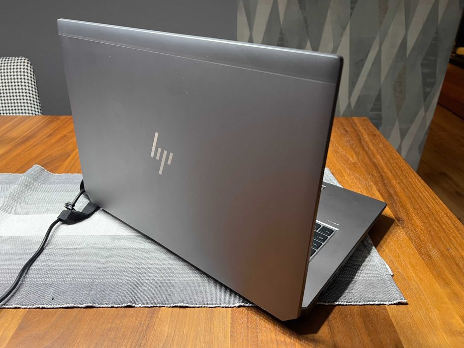 Laptop HP ZBook 17 G5 i7-8750H 32/750 GB P1000 WIN 11 PRO