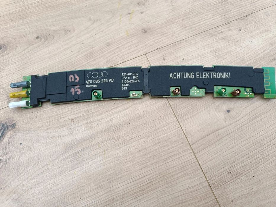 AUDI A8 D3 WZMACNIACZ ANTENOWY ANTENY 4E0035225AC